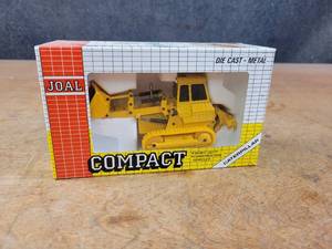 lot 1669 image: Caterpillar 955L Track-Type Loader - 170 Scale - JOAL Model 213
