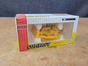 lot 1670 image: Caterpillar D10N Bulldozer Diecast Model - 170 Scale - JOAL Model 220