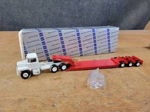 lot 1636 image: MACK R-Model Semi w Lowboy Trailer - 150 Scale Diecast Model - Conrad Model 3612