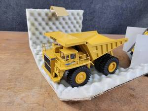 lot 1633 image: Dresser HAULPAK Mining Dump Truck Diecast Model - 150 Scale - Conrad Model 2721