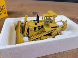 lot 1678 image: Caterpillar D11N Bulldozer Dicast Model - 150 Scale - Conrad Model 2852