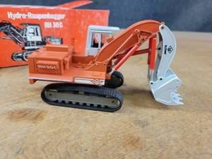 lot 1679 image: O&K RH30C Front Shovel Loader Hydro-Raupenbagger Diecast Model - 150 Scale - NZG Model 246