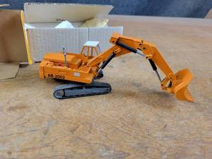 lot 1682 image: Atlas AB 2002 Excavator Diecast Model - 150 Scale - NZG Model 145