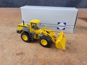 lot 1684 image: Komatsu Hanomag WA450 Wheel Loader Diecast Model - Scale 150 - Conrad Model 2424