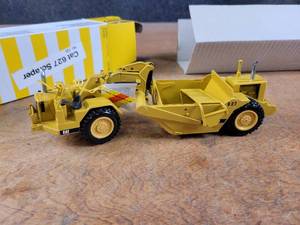 lot 1697 image: Caterpillar 627 Scraper Diecast Model - 150 Scale - NZG Model 127