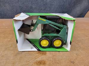 lot 1712 image: John Deere Skid-Steer Loader - 116 Scale - ERTL Model 569