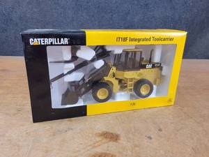 lot 2617 image: Caterpillar IT18F Wheel Loader Integrated Tool Carrier Diecast Model - 125 Scale - JOAL #822 of 6900