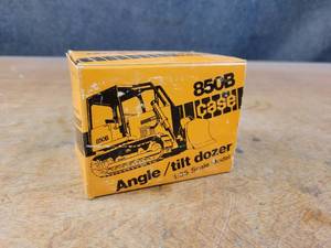 lot 2635 image: Case 850B Track Angle  Tilt Dozer Diecast Model - 135 Scale Model - NZG Model 176