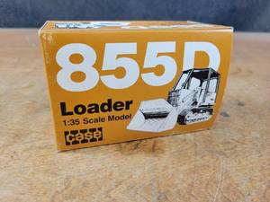 lot 2642 image: Case 855D Track Loader Diecast Model - 135 Scale Model - NZG Model 208