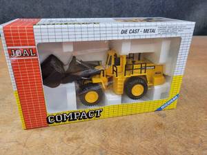 lot 2655 image: Michigan L320 Wheel Loader Diecast Model - 150 Scale - JOAL Model 239