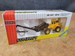 lot 2656 image: Volvo L70 Loader with Handling Arm Diecast Model - 150 Scale - JOAL Model 165