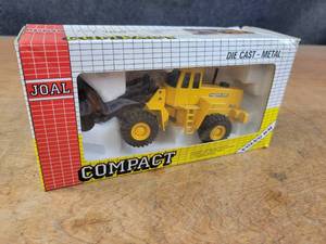 lot 2657 image: Volvo L-160 Wheel Loader Diecast Model - 150 Scale - JOAL Model 227
