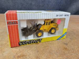 lot 2658 image: Volvo L-70 Wheel Loader Diecast Model - 150 Scale - JOAL Model 224