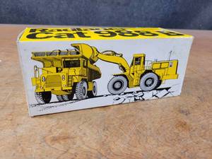 lot 2662 image: Caterpillar 988B Wheel Loader Diecast Model - 150 Scale - NZG Model 167