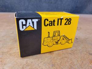 lot 2666 image: Caterpillar IT28 Wheeled Tool Carrier Diecast Model - 150 Scale - Conrad Model 2888