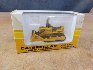 lot 2672 image: Caterpillar D6C Bulldozer Diecast Model - 152 Scale - Shinsei Model 4113