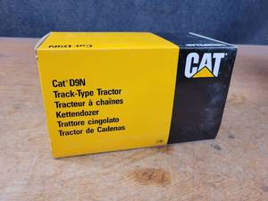 lot 2674 image: Caterpillar D9N Bulldozer Diecast Model - 150 Scale - NZG Model 298