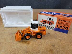 lot 2685 image: Hitachi LX70 Wheel Loader Diecast Model - 140 Scale - Shinsei Model 619