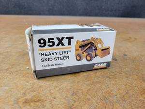 lot 2688 image: Case Heavy Lift Skid Steer Diecast Model - 132 Scale - Conrad Model 5408