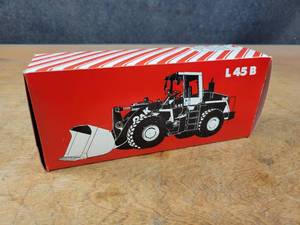 lot 2689 image: O&K L45B Wheel Loader Diecast Model - 150 Scale - Conrad Model 2429