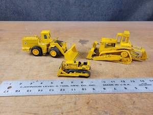 lot 2692 image: (3) Caterpillar Diecast Models - NO Boxes - Some Damage