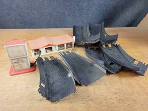 1968 Mattel Super-Charger, 1970 Hot Wheels Sizzlers Fat track Pieces and 1969 Mattel Sizzlers Juice Machine