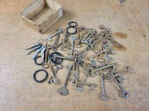 Lot of Antique Skeleton Keys