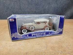 1932 Cadillac Sport Phaeton 118 Scale Diecast Model Car