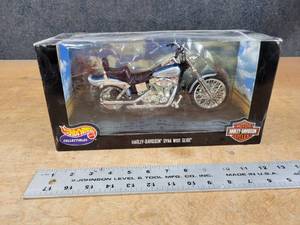 Harley-Davidson Dyna Wide Glide Motorcycle Model - Hot Wheels 110 Scale