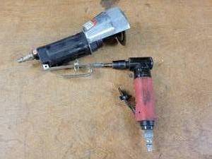 lot 52 image: SNAP-ON Right Angle Pneumatic Die Grinder and Ingersoll Rand Cut Off Tool