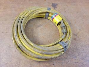 lot 58 image: Yellow Jacket 50 14 Plus II Charging Hose - Model 21150