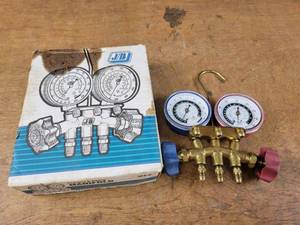 lot 75 image: New JB M2 Series Refrigeration Manifold - Part No. M2-8