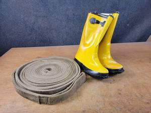 lot 90 image: 2 Tow Strap and Size 11 Rubber Boots