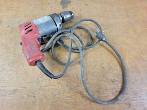 lot 100 image: Milwaukee Model 0222-1, 38 Reversable Electric Drill - Tested and Works