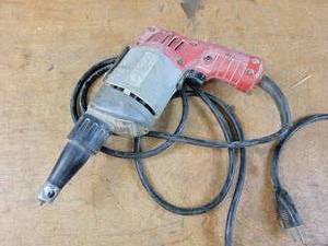 lot 101 image: Milwaukee Model 6750-1 ScrewShooter - Tested and Works