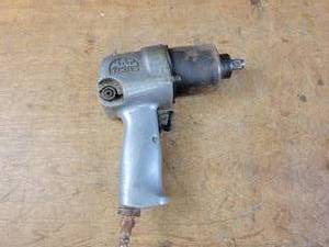 lot 103 image: MAC Tools Model AW4400 12 Pneumatic Impact Gun