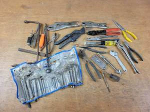 lot 106 image: Large Lot of Assorted Hand Tools