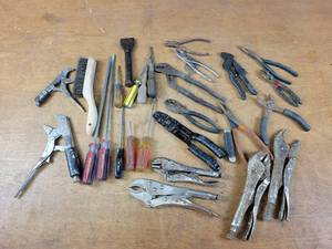 lot 107 image: Large Lot of Assorted Hand Tools
