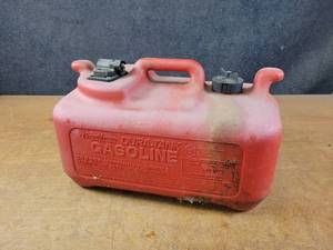 lot 118 image: Poly 6 Gallon Marine Fuel Tank - Has a little fuel in it - NO SHIPPING