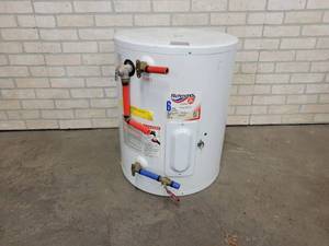 lot 120 image: Richmond 20 Gallon Electric Water Heater - 120V - Model # 6EP20-1 - NO SHIPPING