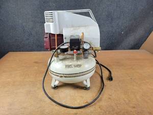 lot 136 image: Tool Shop Pancake Air Compressor - Runs and Builds Pressure - NO SHIPPING