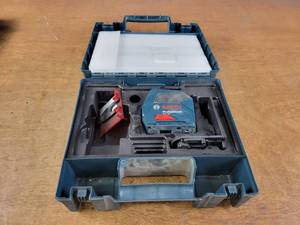 lot 142 image: BOSCH Self-Leveling Cross-Line Laser Level - Model GLL55 - Tested and Works