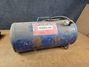 lot 143 image: Portable Air Tank (25 x 11 Diameter) - NO SHIPPING