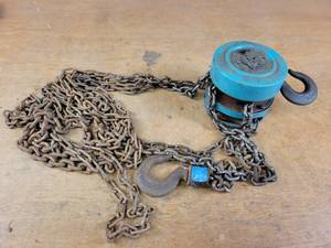 lot 145 image: Wel-Bilt 2000LB Chain Hoist