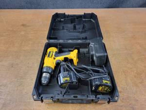 lot 148 image: DeWalt 38 12V Cordless Drill Kit - Tested and Works