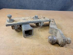 lot 152 image: Trailer Hitch Ball Mount w 2-516 Ball, Fits 2 Receiver Hitches and 2 Receiver Hitch - NO SHIPPING