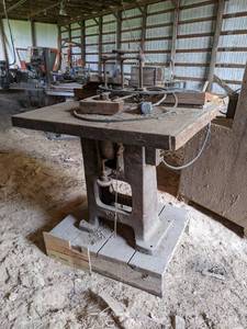 lot 79 image: MOAK Wood Shaper - 2HP 3ph Electric Motor