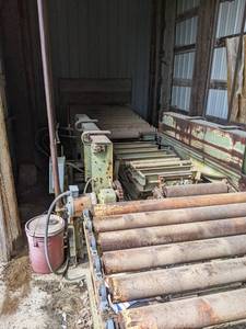 lot 86 image: Hydraulic Pallet Stacker, Hydraulic Pump and roller Conveyors