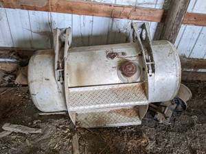 lot 91 image: Aluminum Semi-Truck Fuel Tank w Steps and Mount - Approx. 51 x 23