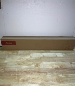 Pfister Deckard 24 in. Towel Bar in Matte Black. See Pictures